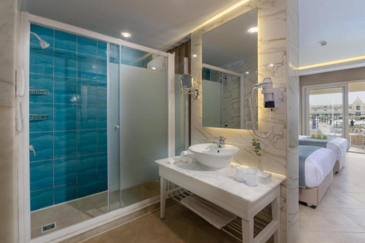 Hotel Titanic Royal-Families And Couples Only Hurghada Exterior foto
